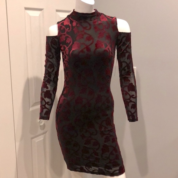 Design Lab Lord & Taylor Dresses & Skirts - Velvet burn out cold shoulder dress